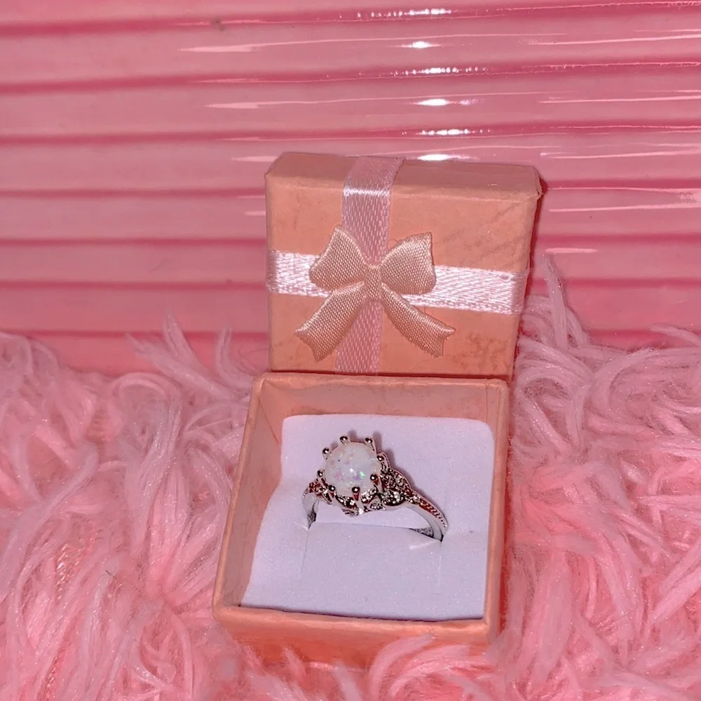 🌹 Silver Opalescent Pearl Stone Ring 🌹 8 NWT - Picture 14 of 14